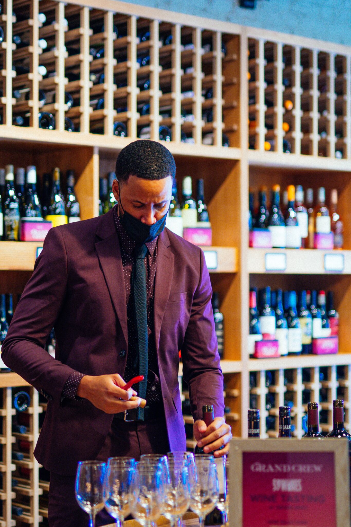 Devin Reed opening wine at the Grand Crew Premier Event in LA in December 2021